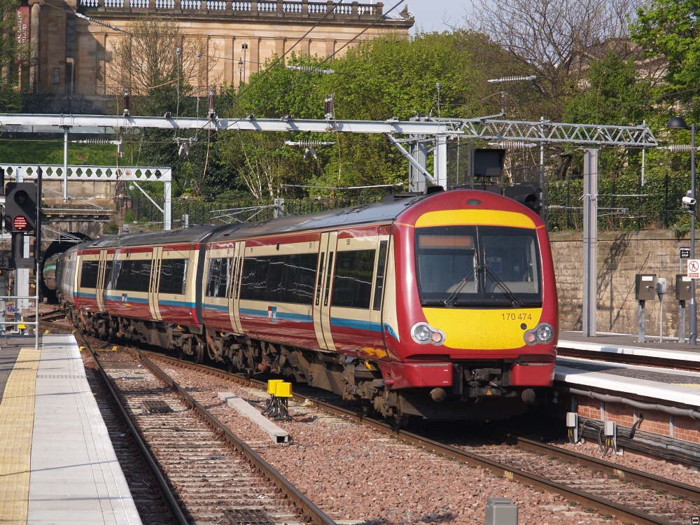 Edinburgh Waverly station4.jpg